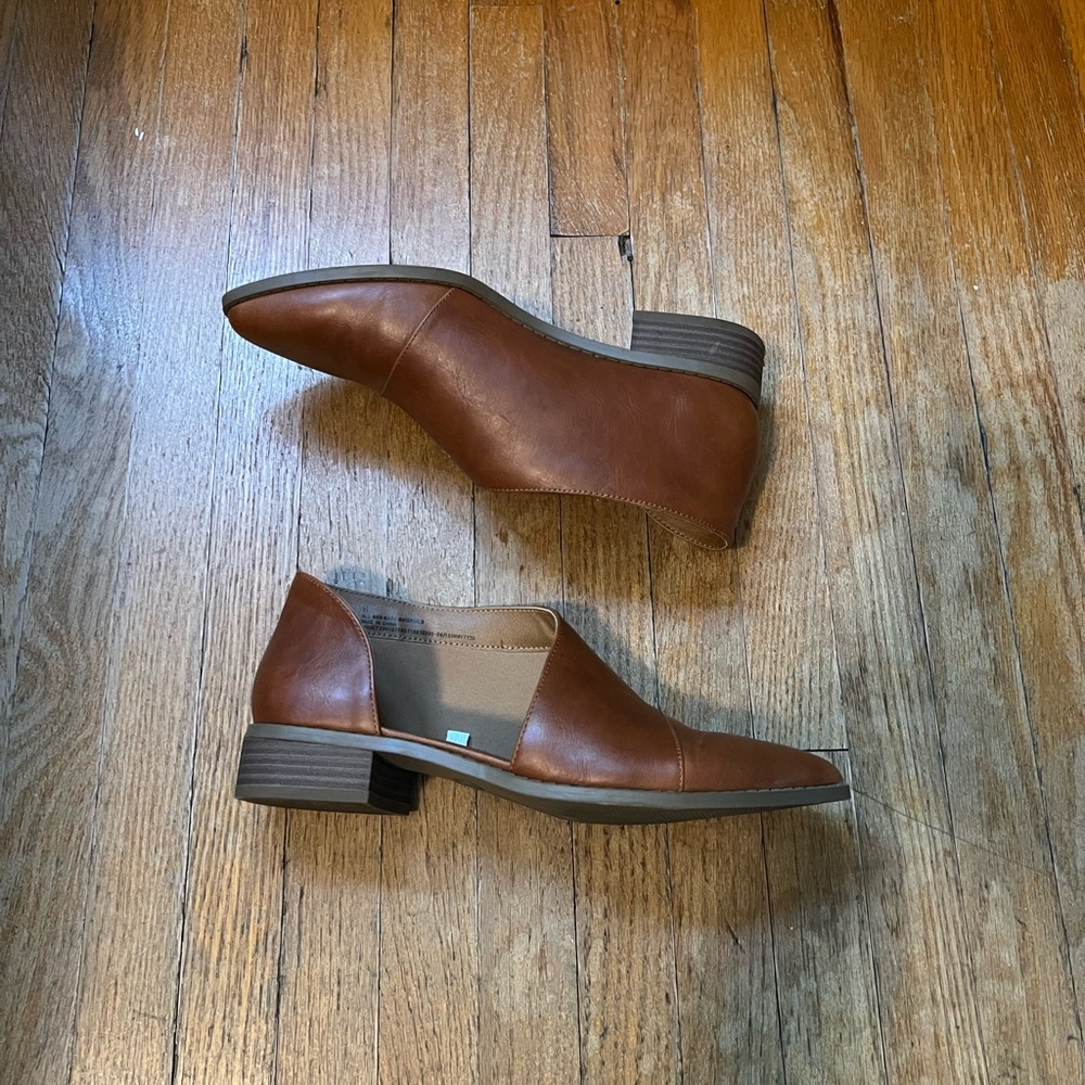 Universal Thread women’s slip on shoe in brown size 7.5